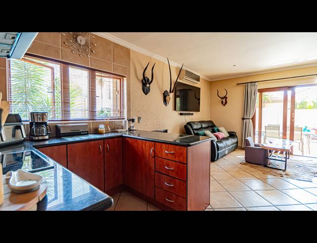 3 BEDROOM SECTIONAL TITLE FOR SALE IN MORELETA PARK